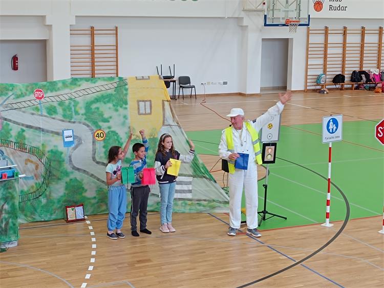 Slika /2025/POŠTUJTE NAŠE ZNAKOVE OŠ PODTUREN I OŠ MURSKO SREDIŠĆE/Poštujte naše naše znakove (7).jpg